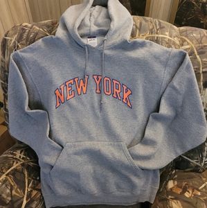 JERSEEZ NEW YORK KNICKS Hooded sweatshirt size LG. Wow.